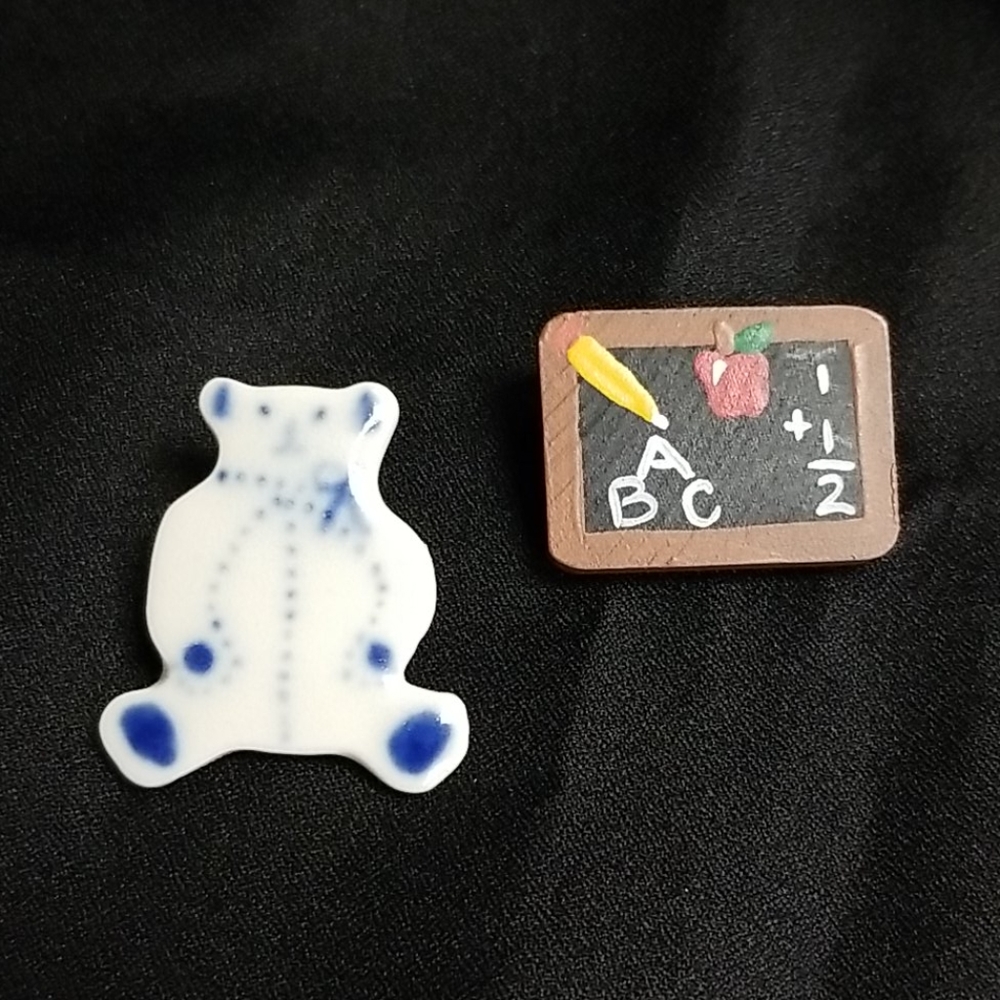 Set of pins